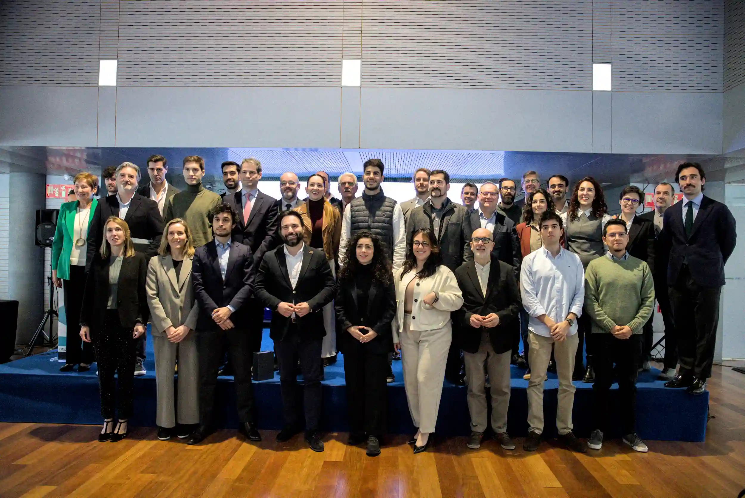 Equipo de Maedcore en la ceremonia de entrega