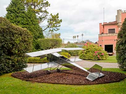 Visitantes con gafas Meta Quest en los jardines del Museo Evaristo Valle