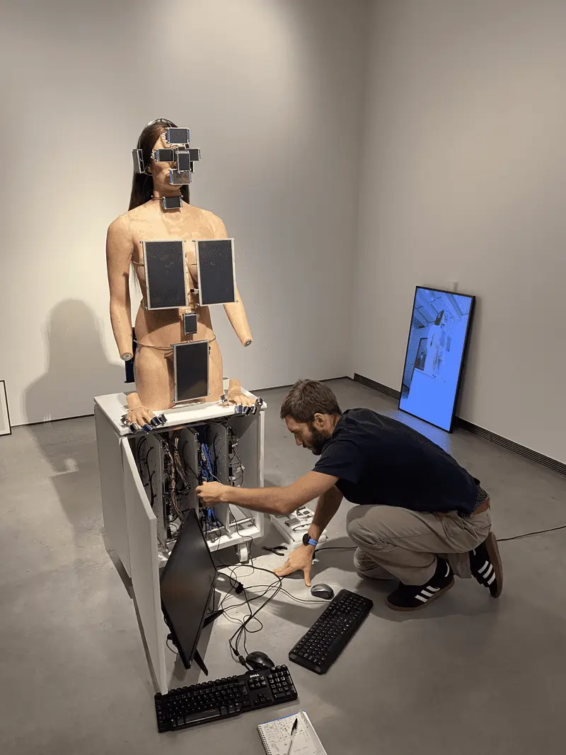 Control software system of the Pi(x)el installation showing the management panel for the 25 screens and interaction sensors