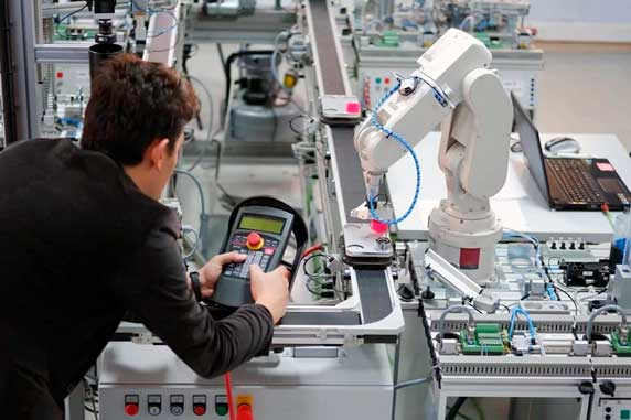 Explore Maedcore's mechatronics solutions. We innovate in automation and robotics to enhance your industrial processes